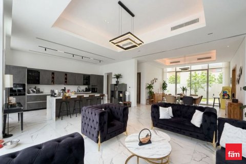Villa in Dubai 5 bedrooms, 1421.6 sq.m. № 109450 - photo 18