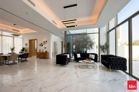 Villa in Dubai 5 bedrooms, 1421.6 sq.m. № 109450 - photo 19