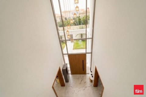 Villa in Dubai 5 bedrooms, 1421.6 sq.m. № 109450 - photo 6