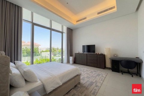 Villa in Dubai 5 bedrooms, 1421.6 sq.m. № 109450 - photo 2