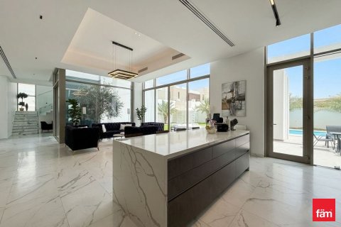 Villa in Dubai 5 bedrooms, 1421.6 sq.m. № 109450 - photo 17