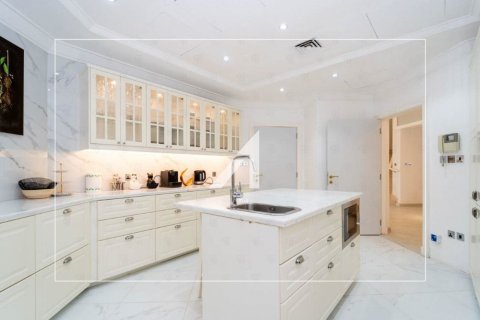 Villa in Garden Homes, Palm Jumeirah, Dubai 4 bedrooms, 657.3 sq.m. № 42494 - photo 12