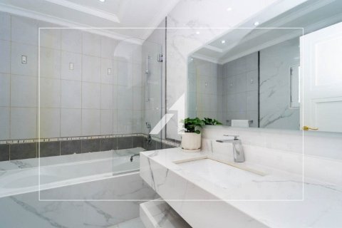 Villa in Garden Homes, Palm Jumeirah, Dubai 4 bedrooms, 657.3 sq.m. № 42494 - photo 25