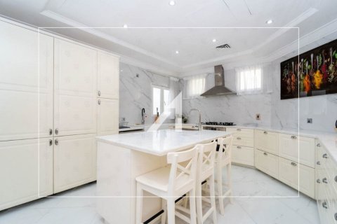 Villa in Garden Homes, Palm Jumeirah, Dubai 4 bedrooms, 657.3 sq.m. № 42494 - photo 13