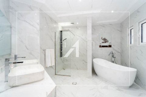 Villa in Garden Homes, Palm Jumeirah, Dubai 4 bedrooms, 657.3 sq.m. № 42494 - photo 21