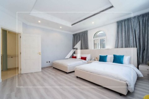Villa in Garden Homes, Palm Jumeirah, Dubai 4 bedrooms, 657.3 sq.m. № 42494 - photo 14