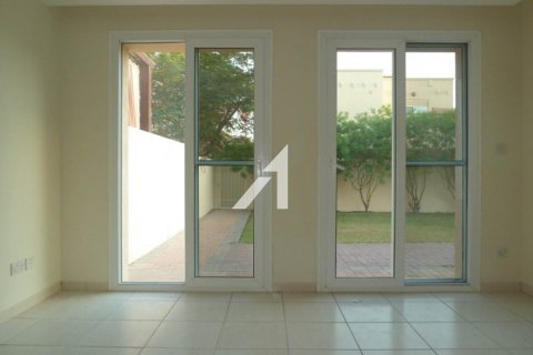 Villa in The Lakes, Dubai 3 bedrooms, 270.3 sq.m. № 42487 - photo 11