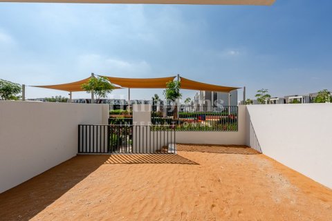 Снять в аренду таунхаус в Dubai South (Dubai World Central), Дубай: 3 спальни, 193.88856100м², № 72548 - фото 8