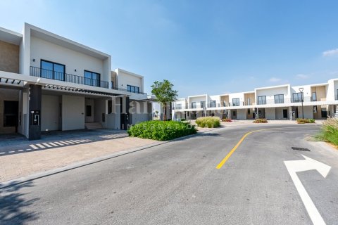 Снять в аренду таунхаус в Dubai South (Dubai World Central), Дубай: 3 спальни, 193.88856100м², № 72548 - фото 1