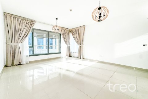 Квартира в Бурдж-Халифе, Дубай, 2 спальни, 130.16м², № 120021
