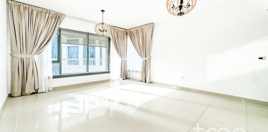 Квартира в Бурдж-Халифе, Дубай, 2 спальни, 130.16м², № 120021