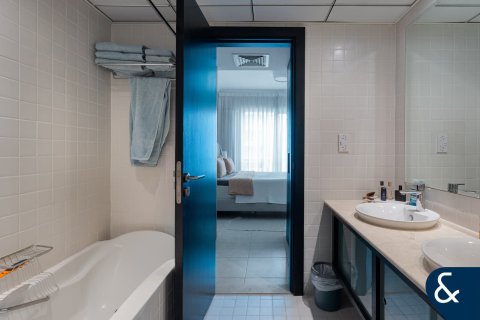 Apartment in AL MAJARA TOWERS in Dubai Marina, Dubai 2 bedrooms, 124 sq.m. № 79349 - photo 10