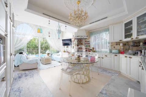 Villa in Jumeirah Islands, Dubai 5 bedrooms, 988 sq.m. № 24259 - photo 14