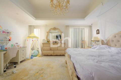 Villa in Jumeirah Islands, Dubai 5 bedrooms, 988 sq.m. № 24259 - photo 11