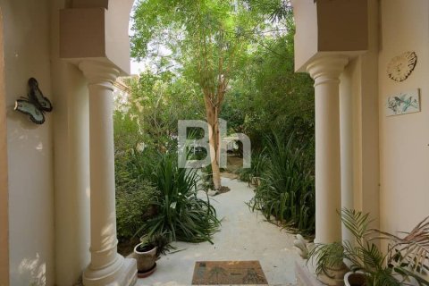 Villa in Jumeirah Islands, Dubai 5 bedrooms, 988 sq.m. № 24259 - photo 8