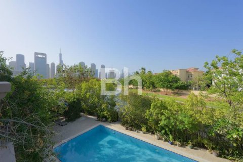 Villa in Jumeirah Islands, Dubai 5 bedrooms, 988 sq.m. № 24259 - photo 19
