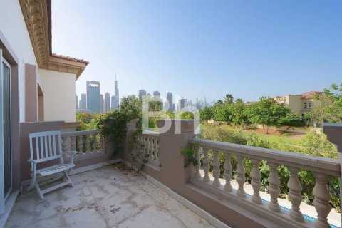 Villa in Jumeirah Islands, Dubai 5 bedrooms, 988 sq.m. № 24259 - photo 9