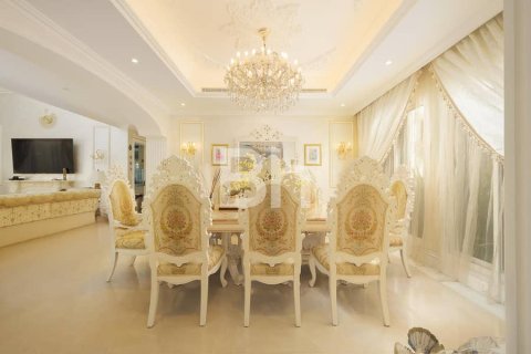 Villa in Jumeirah Islands, Dubai 5 bedrooms, 988 sq.m. № 24259 - photo 16