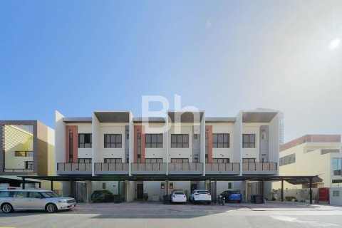 Townhouse in Jumeirah Village Triangle, Dubai 4 bedrooms, 1368 sq.m. № 24253 - photo 1