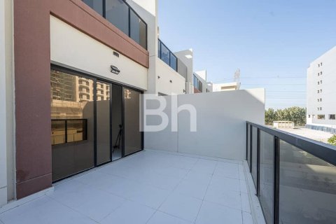 Townhouse in Jumeirah Village Triangle, Dubai 4 bedrooms, 1368 sq.m. № 24253 - photo 5