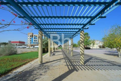 Townhouse in Jumeirah Village Triangle, Dubai 4 bedrooms, 1368 sq.m. № 24253 - photo 2