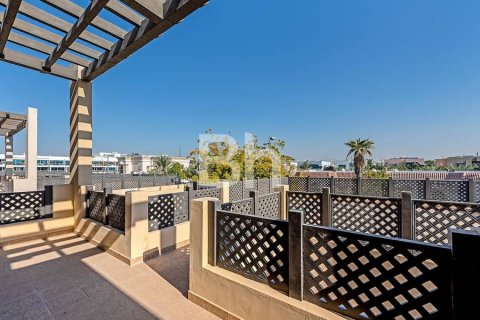 Villa en Jumeirah, Dubai, 5 dormitorios, 571 m², № 21221 - foto 15
