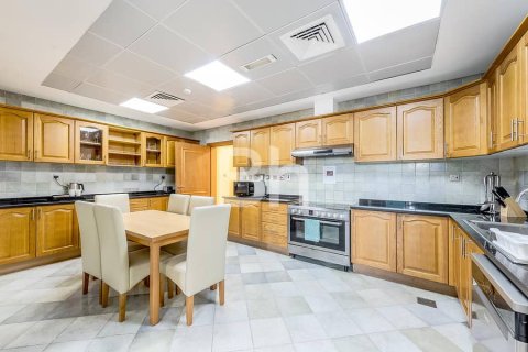 Villa en Jumeirah, Dubai, 5 dormitorios, 571 m², № 21221 - foto 8
