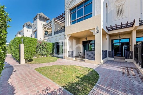 Villa en Jumeirah, Dubai, 5 dormitorios, 571 m², № 21221 - foto 18