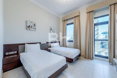 Villa en Jumeirah, Dubai, 5 dormitorios, 571 m², № 21221 - foto 14