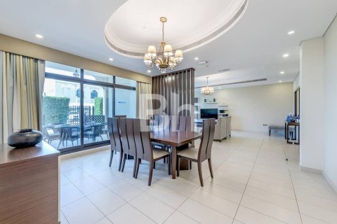 Villa en Jumeirah, Dubai, 5 dormitorios, 571 m², № 21221 - foto 4