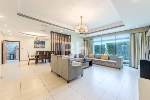 Villa en Jumeirah, Dubai, 5 dormitorios, 571 m², № 21221 - foto 5