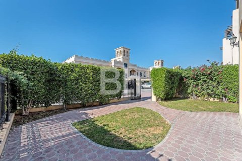 Villa en Jumeirah, Dubai, 5 dormitorios, 571 m², № 21221 - foto 17