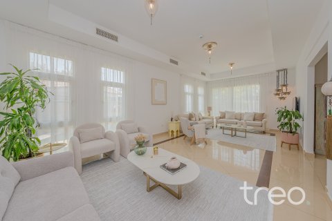 Villa in Mudon, Dubai 5 bedrooms, 1007.72 sq.m. № 120141 - photo 2