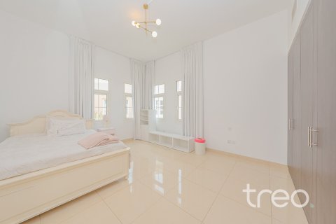 Villa in Mudon, Dubai 5 bedrooms, 1007.72 sq.m. № 120141 - photo 22