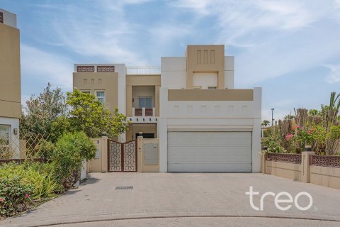 Villa in Mudon, Dubai 5 bedrooms, 1007.72 sq.m. № 120141