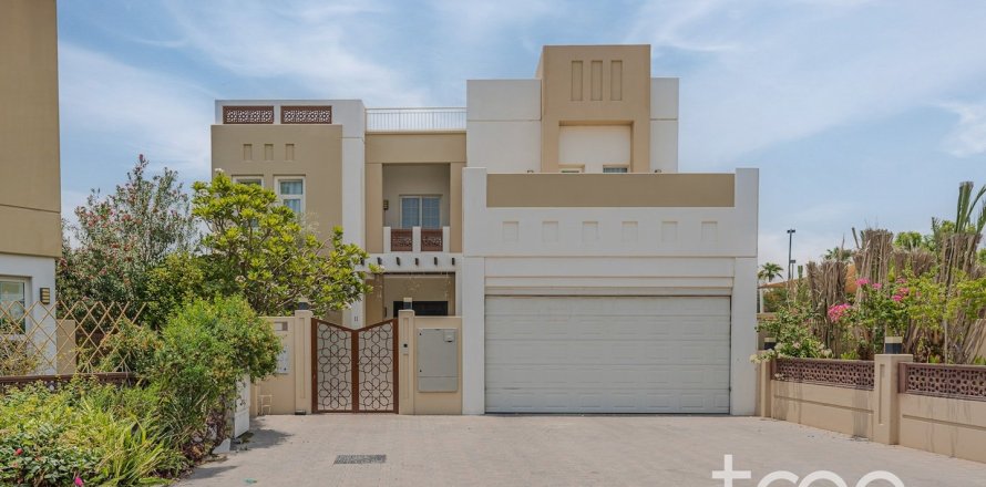 Villa in Mudon, Dubai 5 bedrooms, 1007.72 sq.m. № 120141