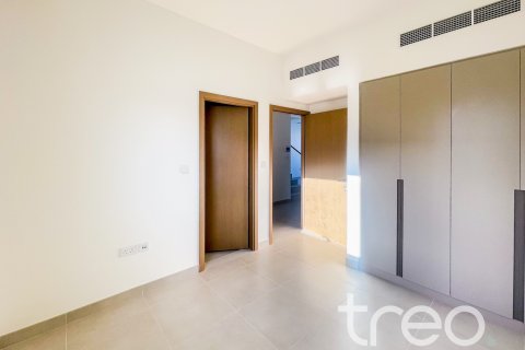 Townhouse in Arabian Ranches 3, Dubai 4 bedrooms, 249.17 sq.m. № 119895 - photo 4