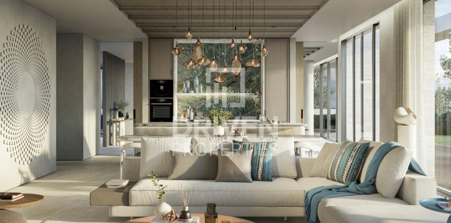 Villa in Dubai 5 bedrooms, 716.47 sq.m. № 140455