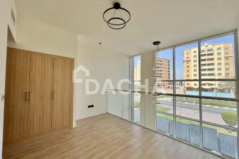 Adosado en Dubai Investment Park, Dubai, 4 dormitorios, 78 m², № 109792 - foto 2