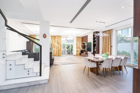 Villa in Jumeirah Village Circle, Dubai 4 bedrooms, 278 sq.m. № 53852 - photo 2