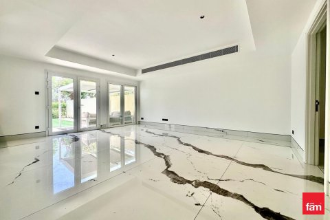 Вилла в Дубае, 3 спальни, 253.8м², № 109541