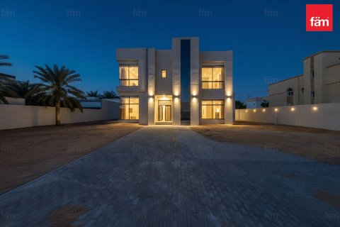 Villa in Al Barsha, Dubai 4 bedrooms, 1393.5 sq.m. № 109538