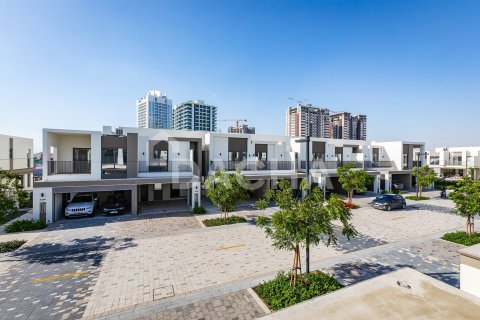 Купить таунхаус в Tilal Al Ghaf, Дубай: 3 спальни, 203м², № 118936 - фото 15