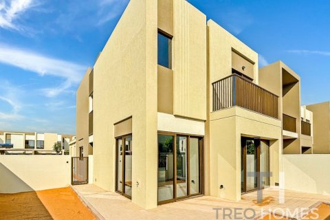 Villa in Dubai 4 bedrooms, 216 sq.m. № 16857 - photo 1