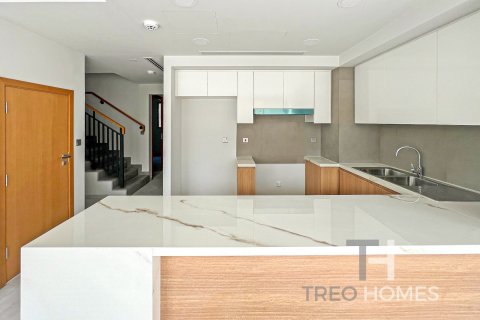 Villa à Dubai, 4 chambres, 217 m², № 16860 - photo 2