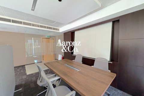 Oficina en Jumeirah Lake Towers, Dubai, 51 m², № 119121 - foto 2