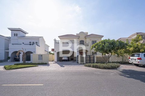 Villa in The Villa, Dubai 5 bedrooms, 945 sq.m. № 58079 - photo 11