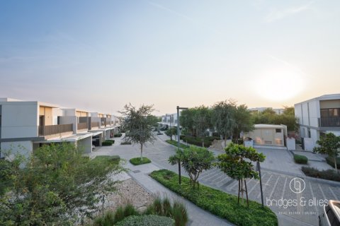 Снять в аренду виллу в Дубае: 4 спальни, 140.4м², № 78011 - фото 4