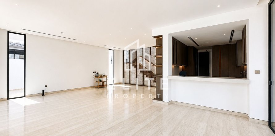 Villa in Tilal Al Ghaf, Dubai 5 bedrooms, 551 sq.m. № 141272