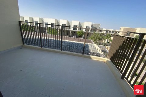 Villa in Dubai 4 bedrooms, 218.1 sq.m. № 40856 - photo 2